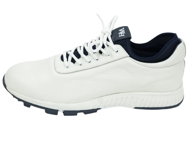 Right's leg white golf shoes